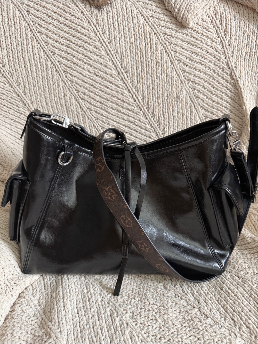 oil-waxed genuine leather crossbody bag - Picture 6 of 6